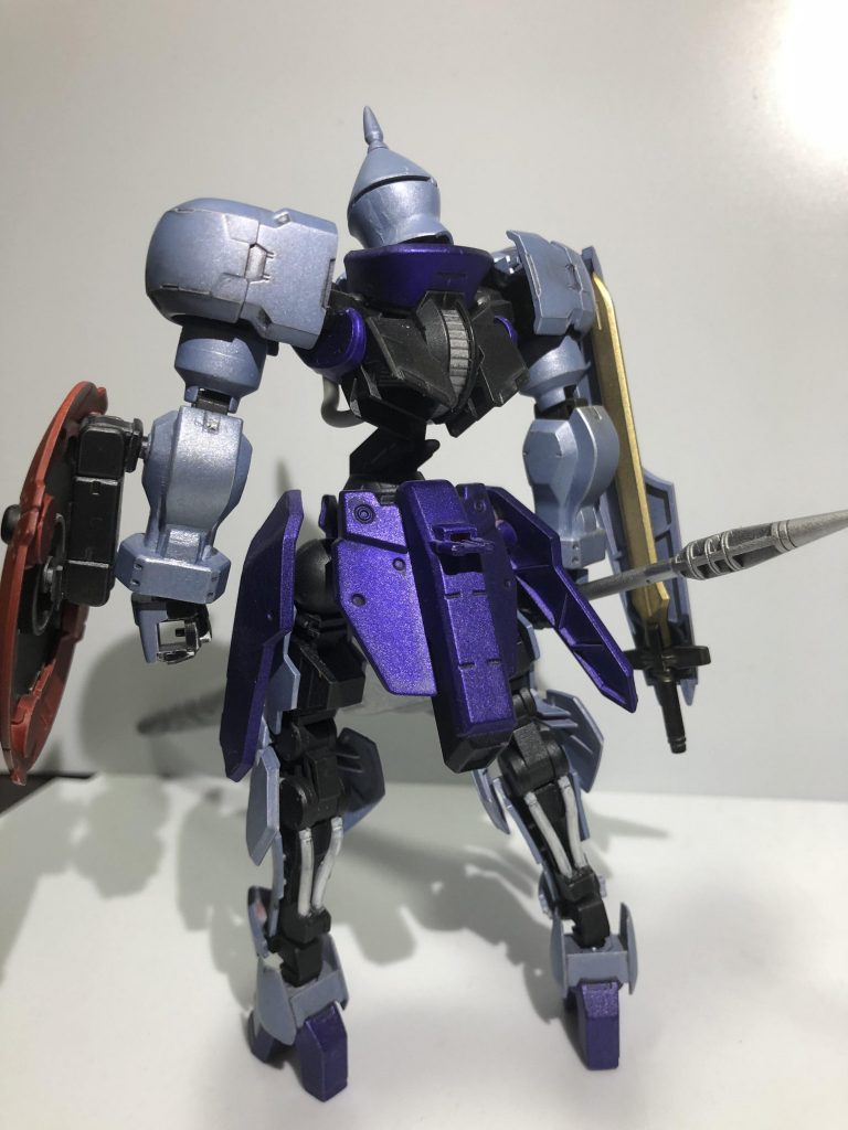 バックショット。
塗装色がなんだったかいまいち覚えてないんですが、紫はメタリックパープルにつや消しです。