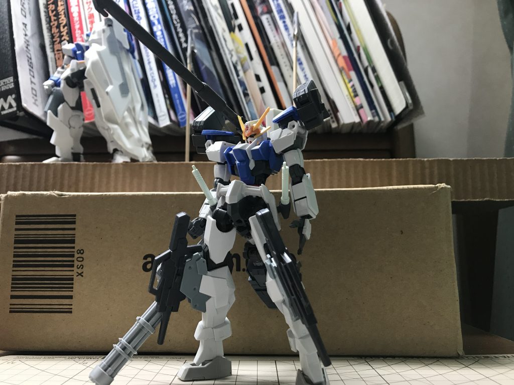 最初はバックパックにバルバトスの持っていた滑空砲を加工したのとガトリングガンを装備しようとしてましたがブンドドしてたら今の状態に行き着きました笑