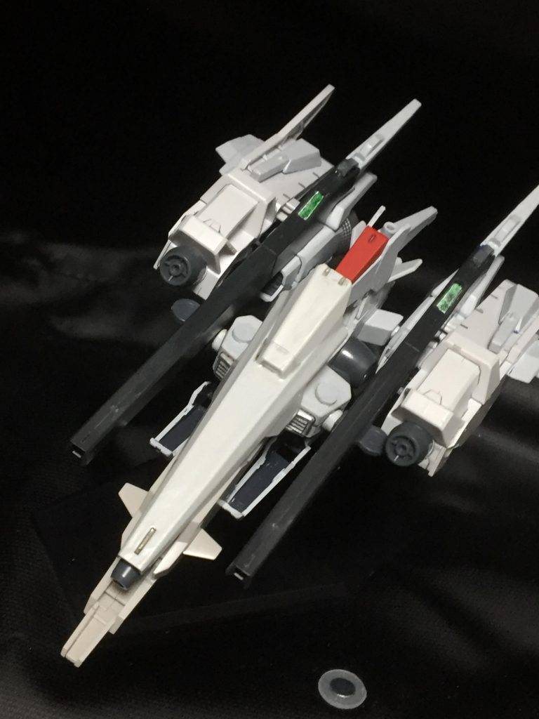 アルテミス単体。ジャンクパーツの切り貼りのみで構成されてます。
エアインテークの上あたりにある丸いパーツがネオジム磁石です。