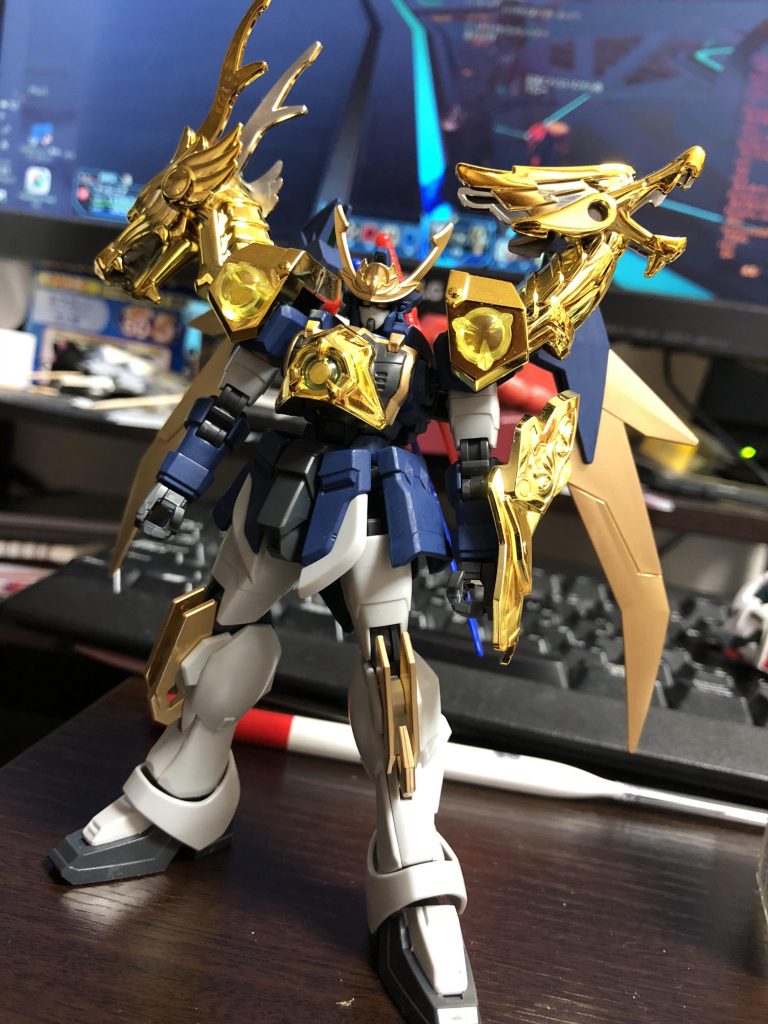 仕上げ前の状態
諸事情で羽と剣のマウント方法がこの後変更された