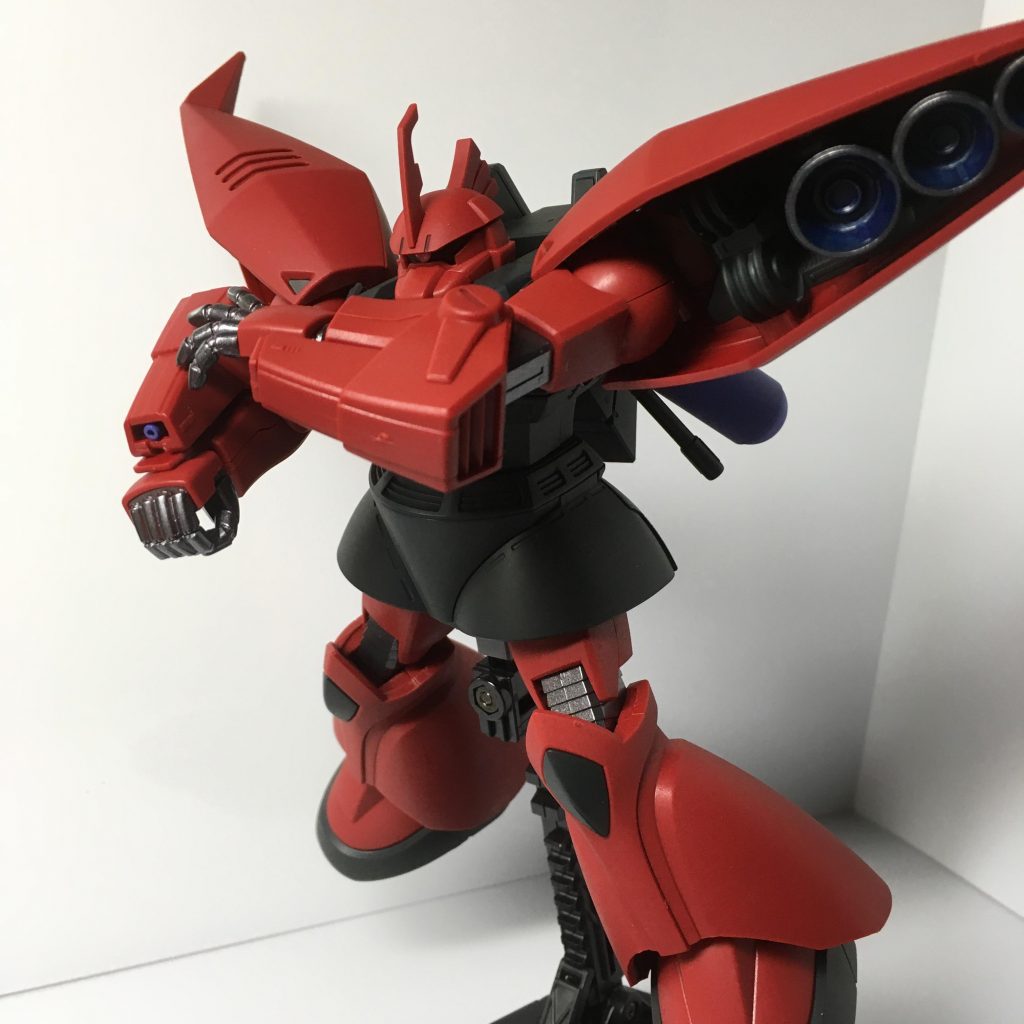 グレネードランチャー部分も地味に塗装してます。腕のゲート跡が見えてる......あと合わせ目消し全くしてないです)^o^(