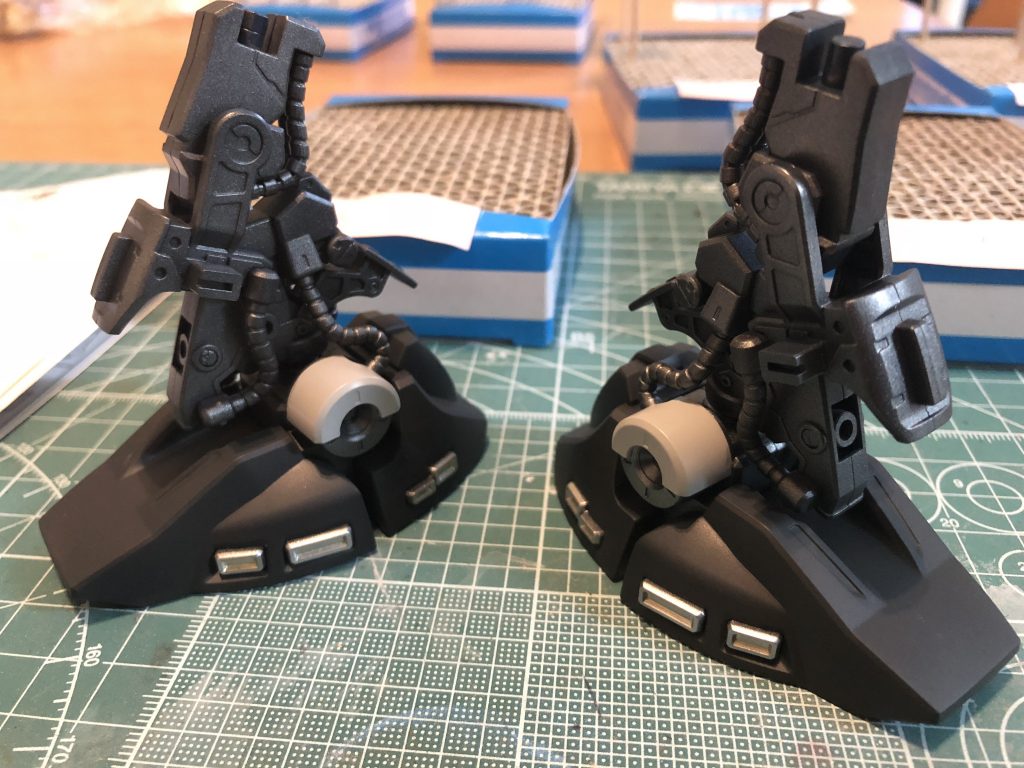 内部フレームが詰まった脚は、HGながらもなかなかの迫力です。