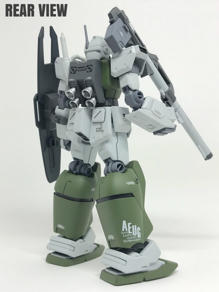 既にお気づきの方もいると思いますが、
当機の元ネタは、矢立文庫にある、
アナハイム・ラボラトリー・ログに
掲載されているものです。
本来なら、肩のライトや膝のビーム
サーベルホルダーが付いてるのですが、
自分に加工技術が無く、なんちゃって
仕様になってしまいました。( ̄▽ ̄;)