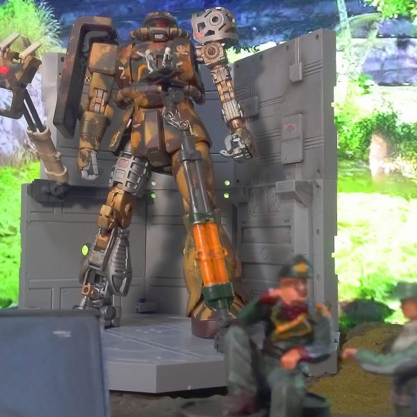 1年戦争　東南アジア戦線　ジオン軍　最前線基地　ザク改修中・・・