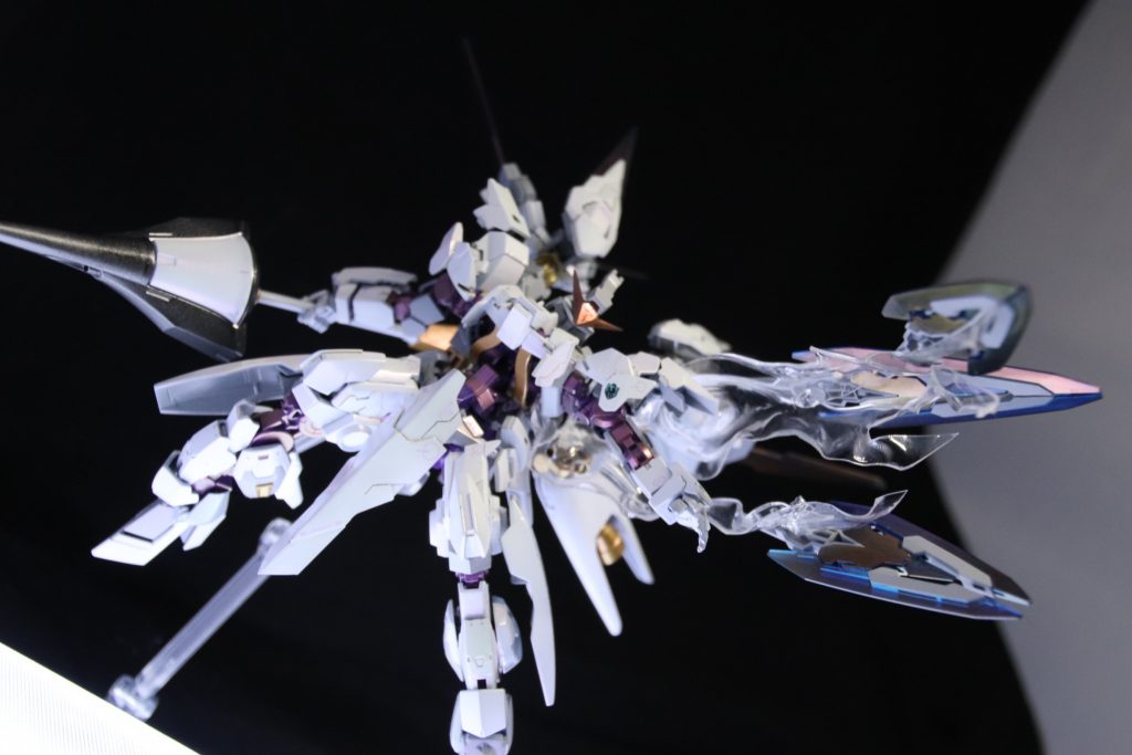 過去の禁忌の技術も使用されているらしく
脳波コントロール出来るソードビットも装備されている