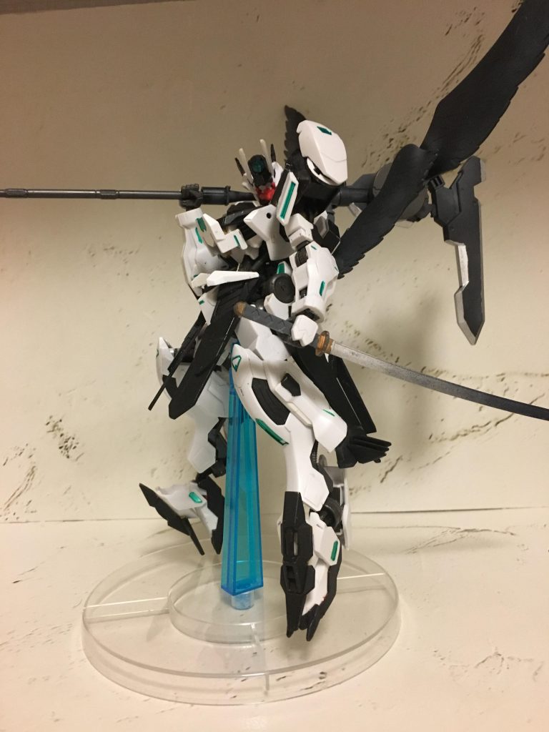 『羽』
TRANS-AMシステムの趣を持った機能で失った阿頼耶識システムの代用品として獲得した能力だが、使用時には機体性能の向上及び、武装関連が進化する。
『武装転移システム』
四次元ポケット。
手持ちの武器の自動装填、武器の切り替えを0.1秒未満で行う。