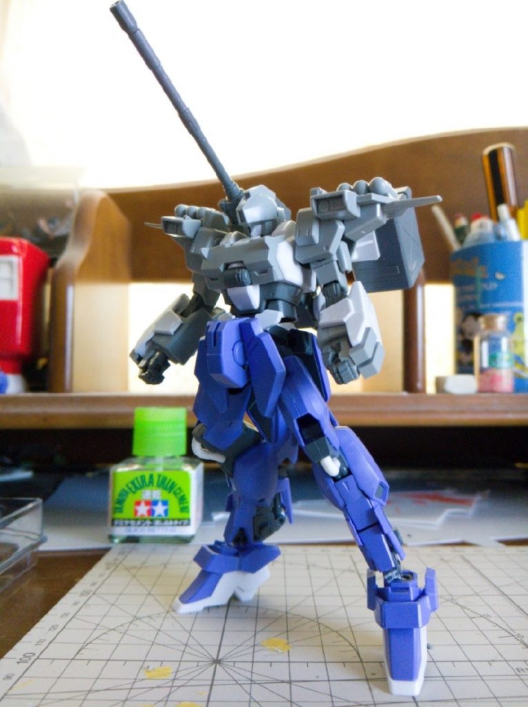 製作初期の写真。「逆関節脚部にした百万式の下半身にEz-SRを載せた機体」というのは最初から決めていたので、この時点で割と最終形に近かったりします。