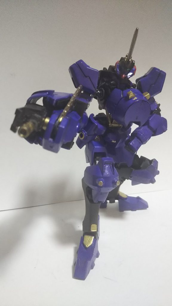 武装はライフル付きチェーンソーです♪