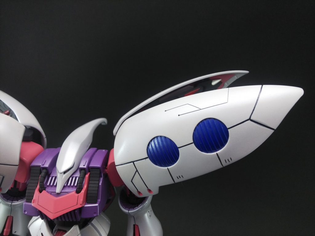 印象的なキュベレイの肩バインダーの外側に大胆に筋彫りをしてみました。
多すぎず少な過ぎずのちょうどいいバランスに出来たと思います。