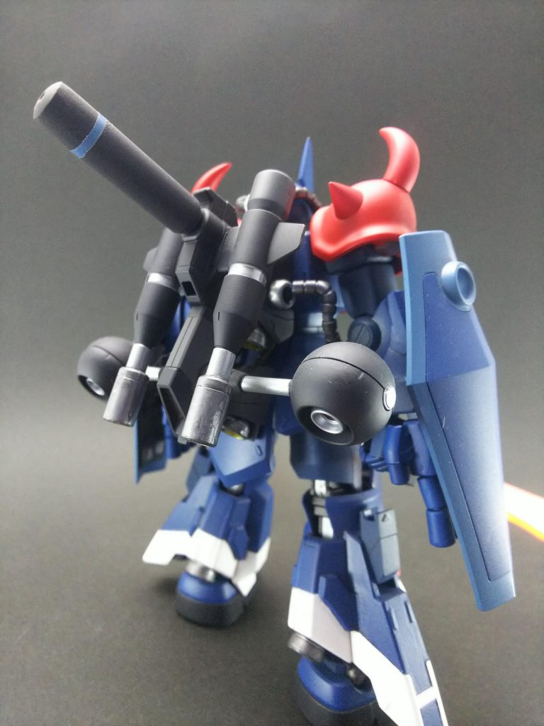 バックパックは黒一色にならないようアクセントとしてシルバーを入れてメカメカしくしてみました。
プロペラントタンクにボディと同じ青を使い、プロペラントタンクまで専用のものであるという風にしました。