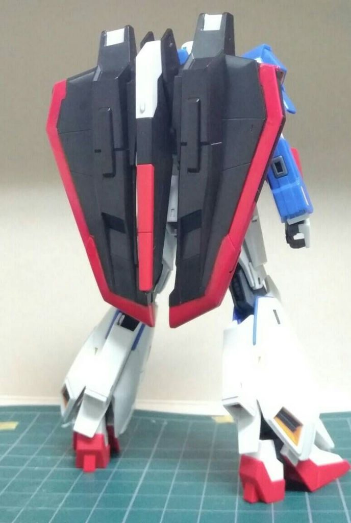 部分塗装はいつも通りガンダムマーカーでやりました。