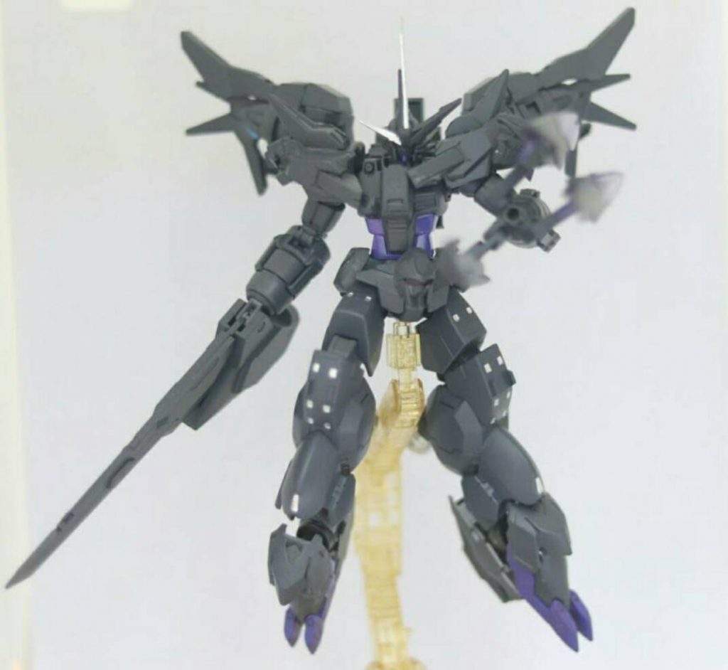 クロー展開。
原作では他バインドを捕食、吸収する鋏腕です。
リアル化に伴って追加した要素としては敵機体を捕らえたあと、中心部よりパイルバンカーを打ち込みます。