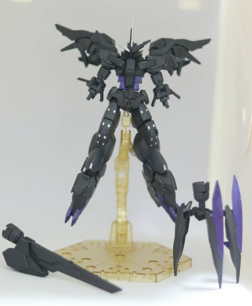 両腕を換装して通常腕にも変更可能。