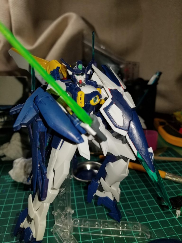 もちろんウイングのシールドなので中にサーベルもあります。写真には写せれませんでしたがFファンネルを近接武器としても飛ばすことも出来ます。