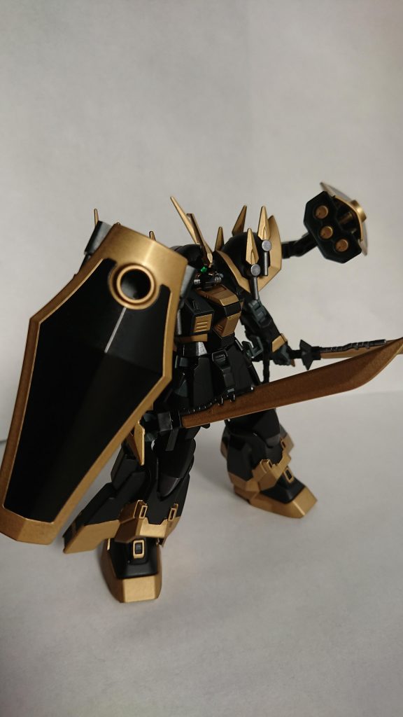 アームはかなり動いてくれるので、ある程度便利に使用できる攻防一体の武装になっています。