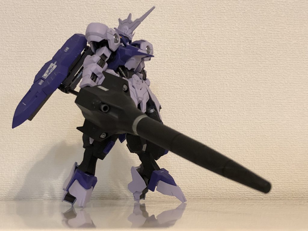 ダインスレイブが発射可能なランス。
劇中ではあまり活躍しなかった装備ですが、その存在感は抜群です。