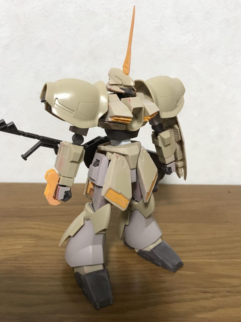 腰はプラ板にランナー棒を刺して延長。