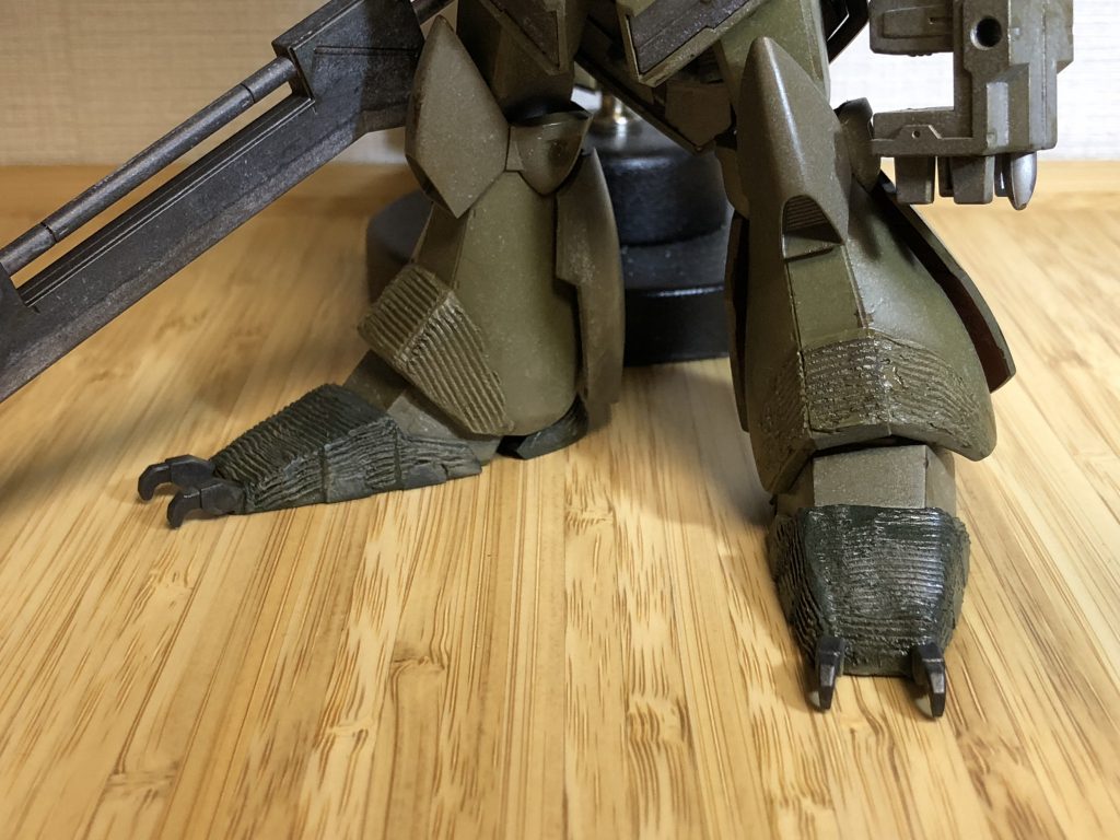 脚部には吸着地雷やチェーン・マイン系兵器対策の為、ツィメリットコーティングを施しています。
意味があるかはさて置き、
だってカッコいいじゃないですか!
ツィメリットコーティング!!笑