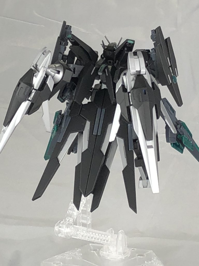 背面。バインダーのサブマシンガンやミサイルは正面に撃つことはありませんが、背後の敵機に牽制に使います。