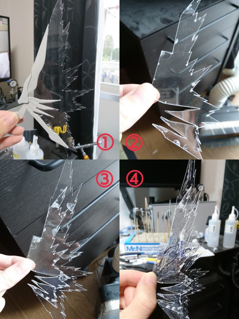 光の翼は0.3ミリの透明プラ板を切り出したものを3枚重ねて、透明な水性接着剤でエネルギーの流れを表現しました。