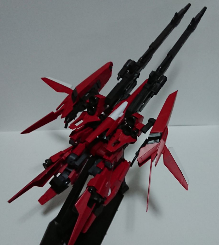 変形
デカいです、縦にしたらMGくらいあります