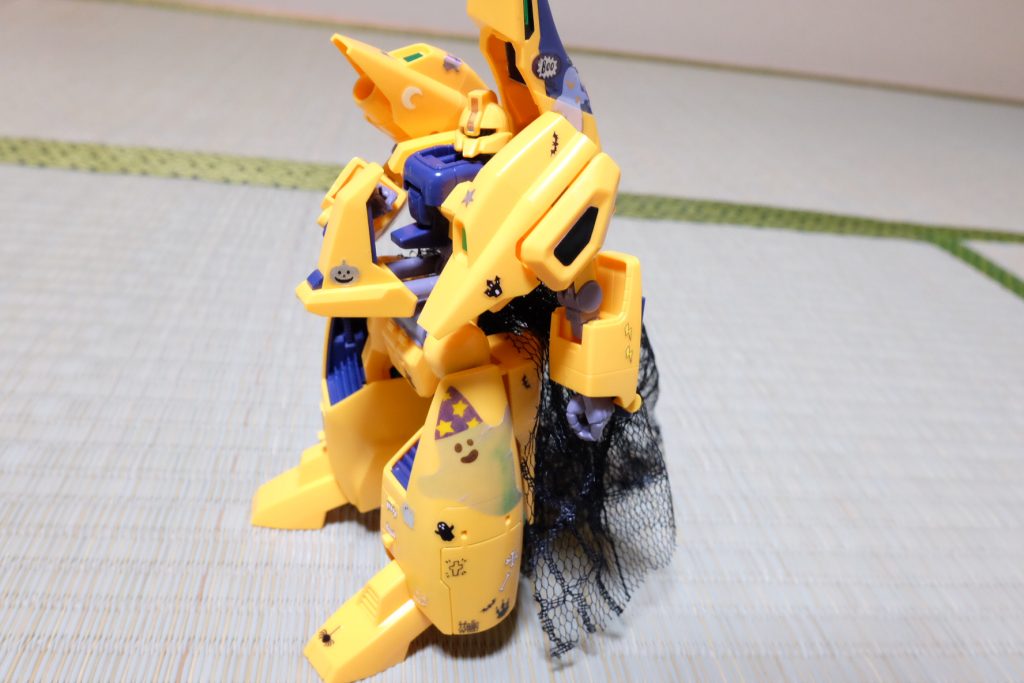 全体に散りばめつつ、左足左側から右腕右側に流れを作ったつもりです。
……多分。
できてるかなあ…