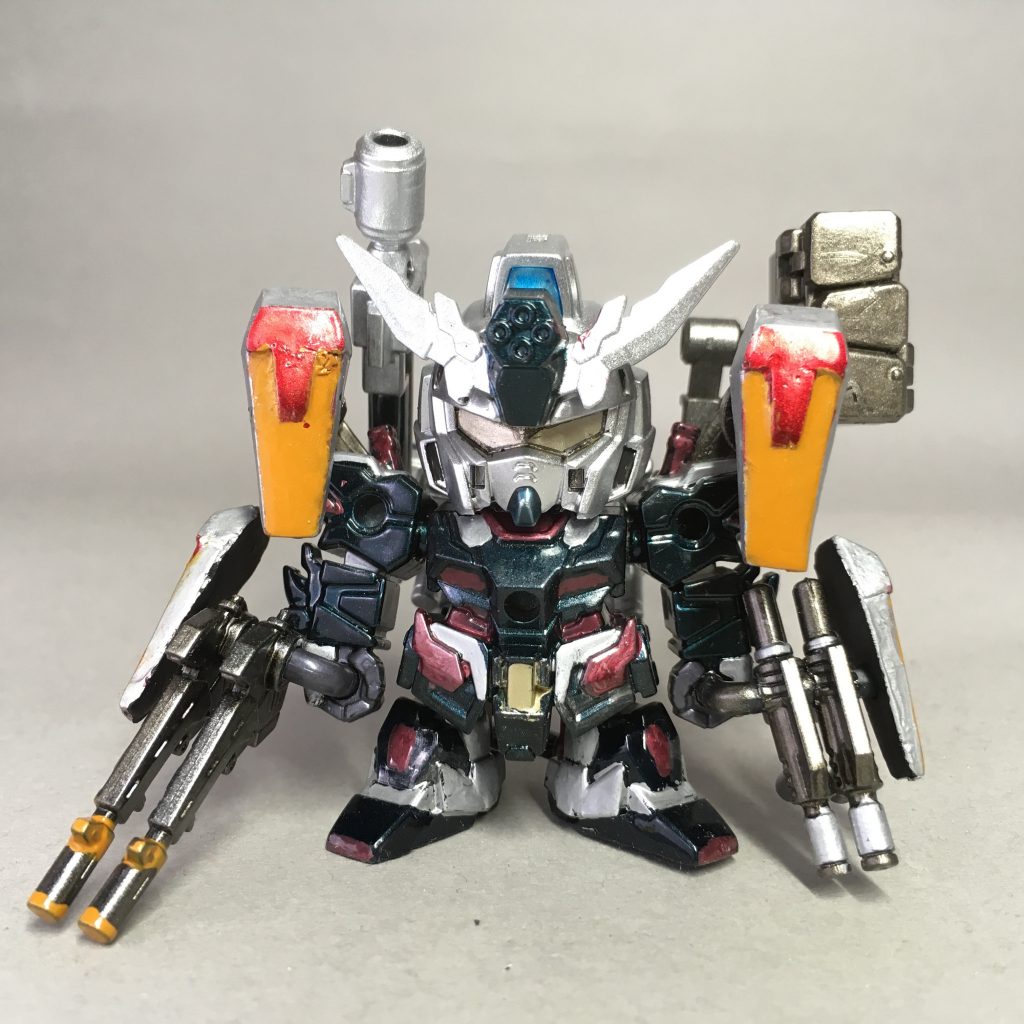 正面から。
4枚のシールドは、ジャンクパーツから自作したものをレジンで複製したものです。