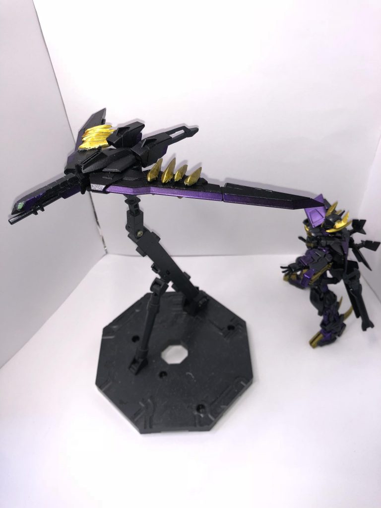 大剣は変形して鳥型の支援メカに