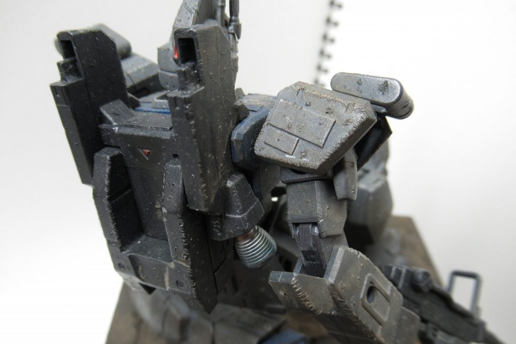 細かな傷ははんだごてのヒートナイフアタッチメントでつけています。経験を重ね、だいぶ慣れてきました。