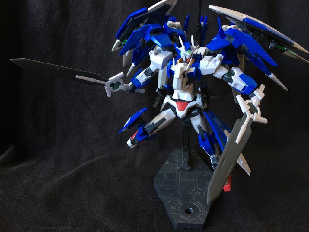 GNダイバーソード

ダイバーエースから引き続き装備
懸架箇所は肩部バインダーから背部バインダーへ変更した