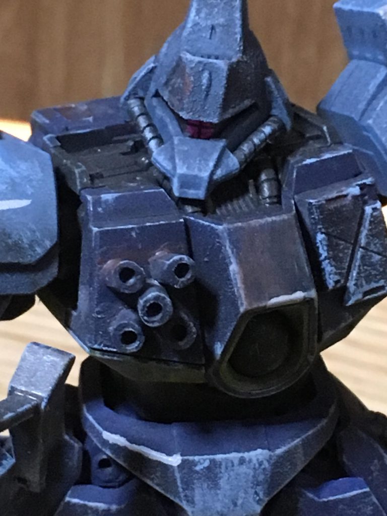 胸部にマシンキャノン増設。