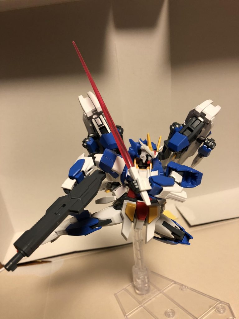 GNビームサーベルは00のを流用。フロントアーマー？の中に収納して出すときはアリオスみたいに90度回転？して出します