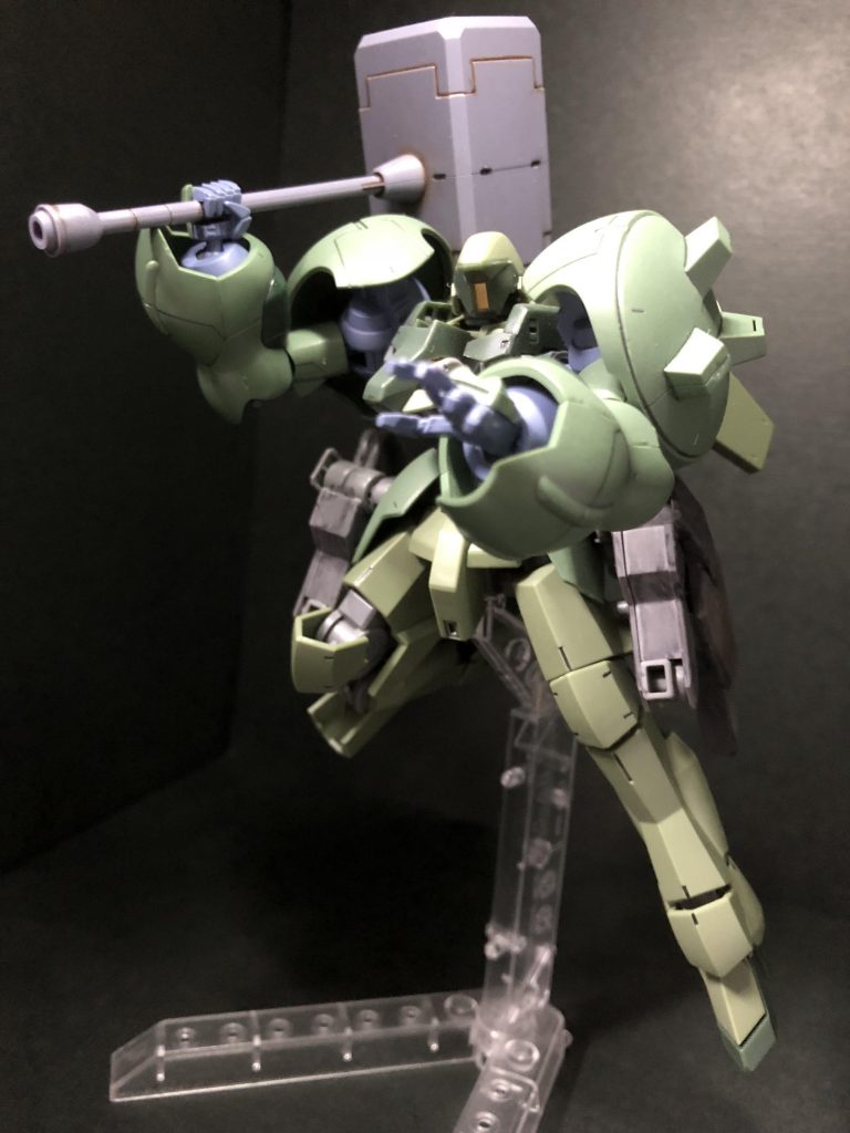 グシオンハンマー持たせてみた!
うん、まぁ似合うよね笑
重さ的に地上戦は不向きに思えるから、宇宙空間で戦闘になった時に状況次第で使うこともあるかも…?