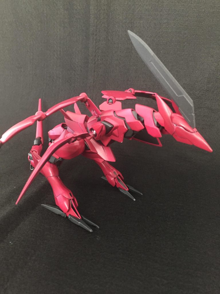 半飛行形態(ガウォークモード)へ移行
尻尾が長くかなり自由に動くのでスタンド無しで直立します