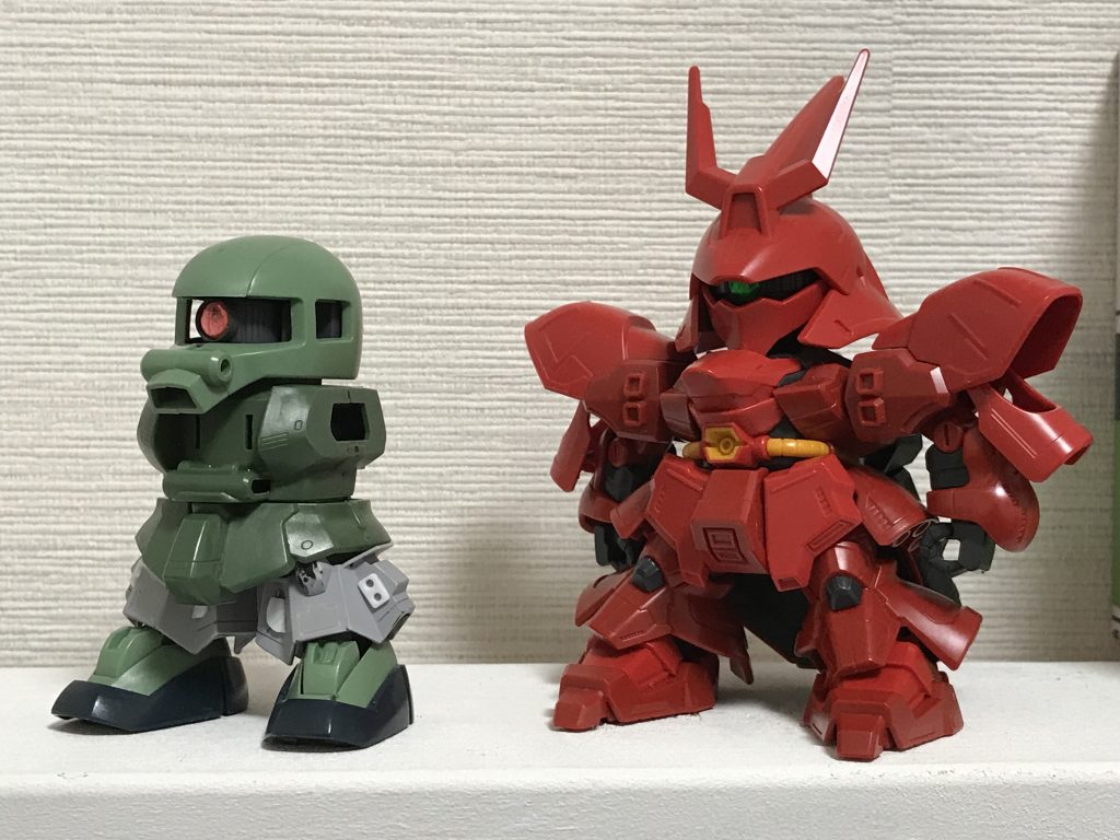 プロポーションはレジェンドBBを基準にしています。
GジェネのBB戦士にふくらはぎを付けただけです。なるべくベースのザクは弄らず旧キットの06RをSDに近づけるように切ったり貼ったりしました。