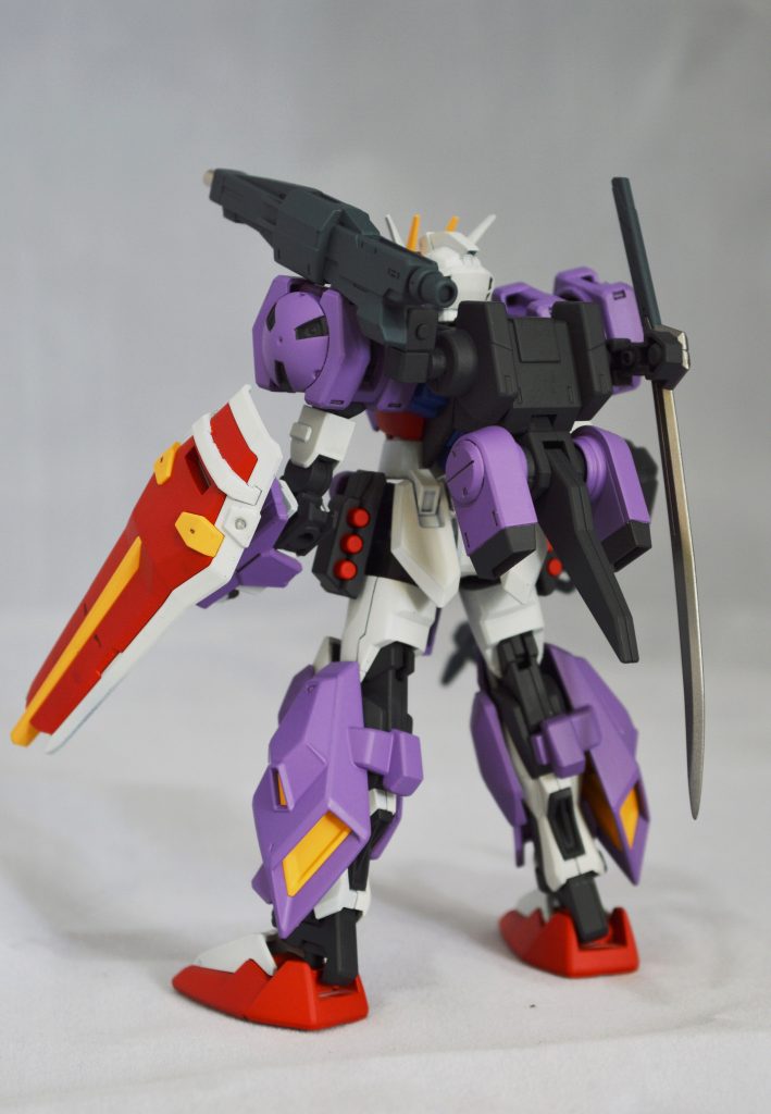 ストライカーパックにはキャノンと対艦刀を装備。ソード、ランチャーの武装をデチューンして取り回しを重視したというイメージです。