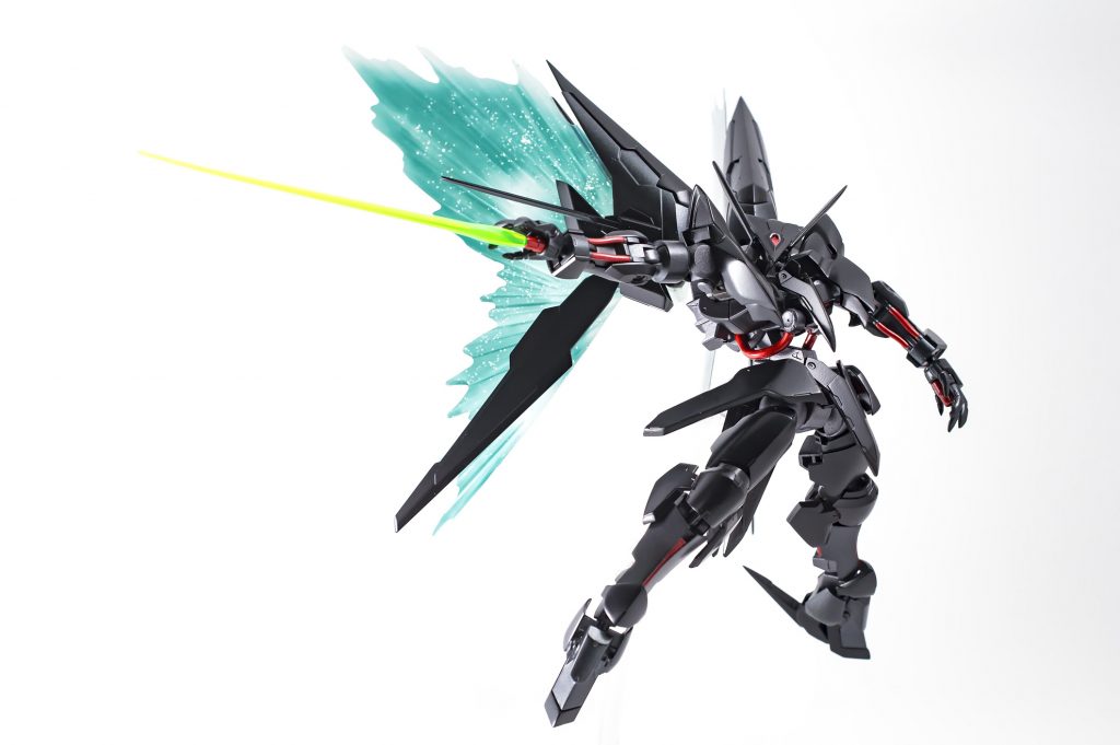 掌からZOなサーベル！