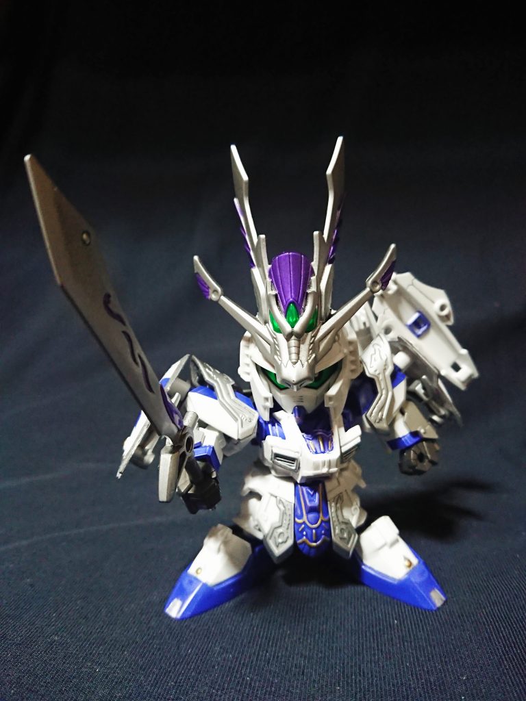 孔明νガンダム
Hi-νの見た目を崩さないように、金装飾を銀装飾に変更しました。