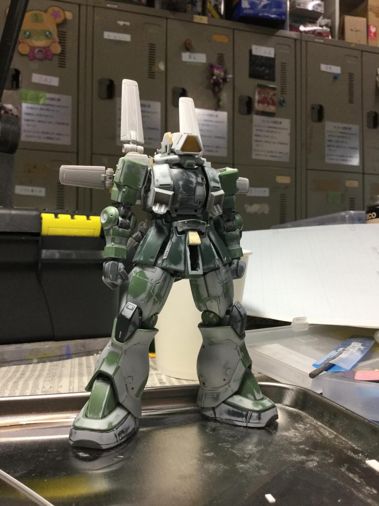 捨てサフ吹いて表面処理を終わらせた後の正面