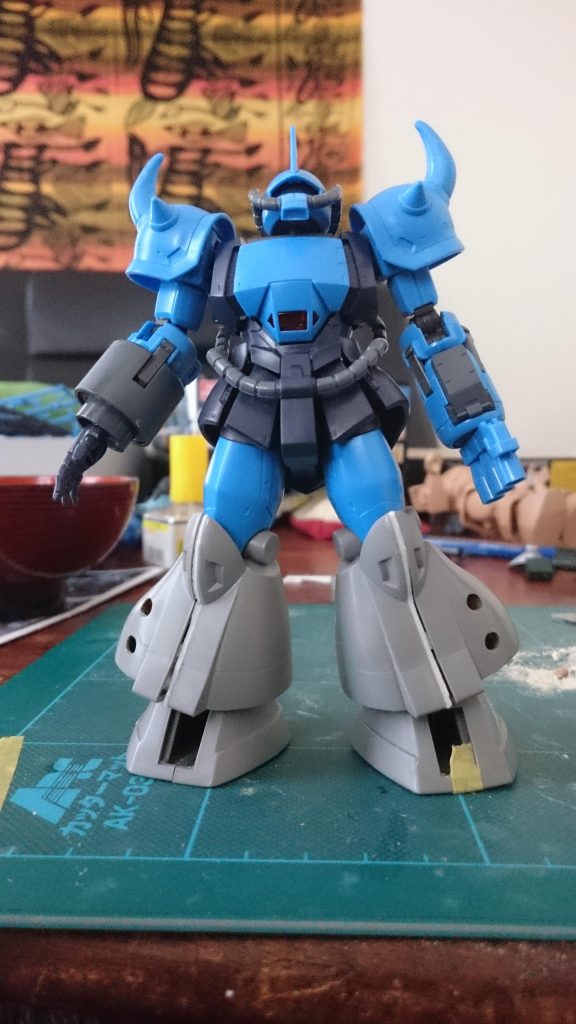 今回は工作を結構したので、途中の写メも撮っておきました。まずは仮組みして合わせたところ。脚はプラ版で1mm幅増し。