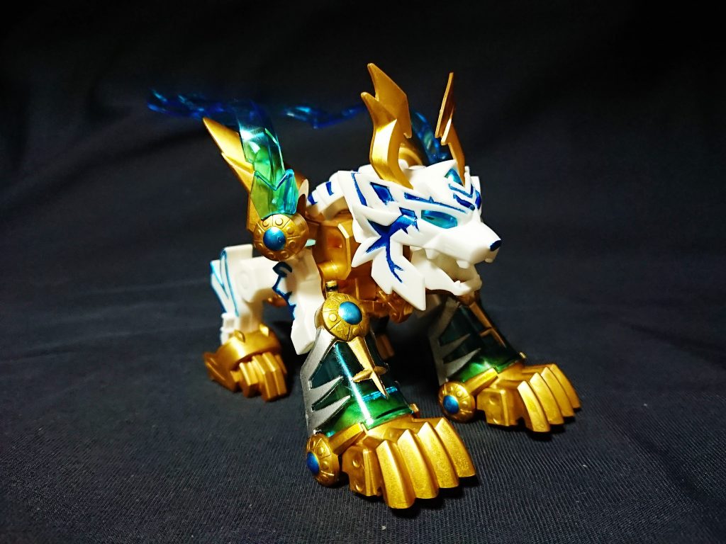 虎燐魄
デザイン等をいじることなく制作しています。
金塗装を銀に変更して白虎にしようとしましたが、金あってこその轟大帝だと思いそのまま金にしました。