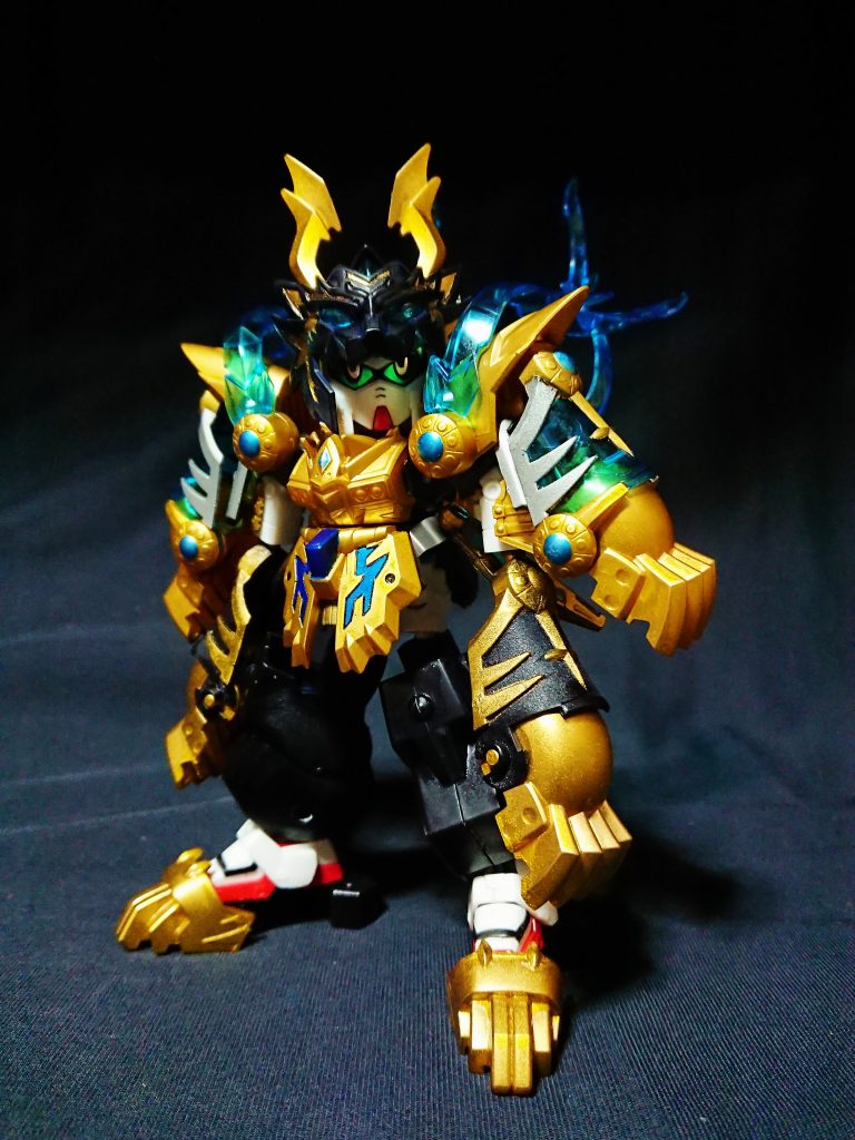 轟大帝 猛虎装 虎暁孫権 疑似巨神体
虎暁バンシィの魂の力を借り、擬似的に巨神体となった姿。
武器は持たず、両手両肩の腕(爪)のみで闘う武闘家のようなスタイルです。