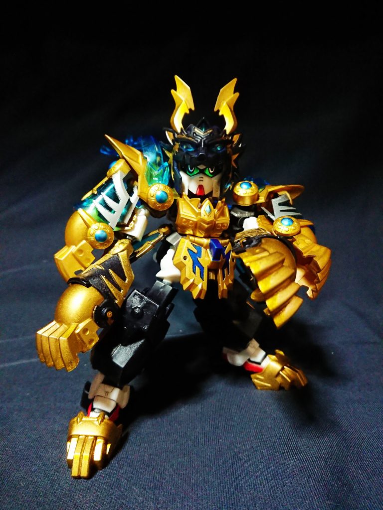 雷のような素早さと、4本の爪から雷状の闘気を放つ轟最強の侠。