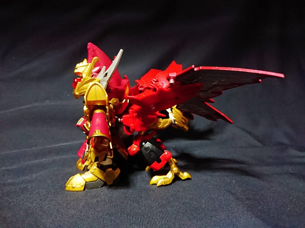 雀瞬シナンジュ同様に四足の神獣を模した姿です。
曹操の鳳熾魂は炎凰の神器を使うことも考えましたが、神話版鳳熾魂ですでに使用していたため合体都合を考え使用しませんでした。
さらにここからパワーアップします。