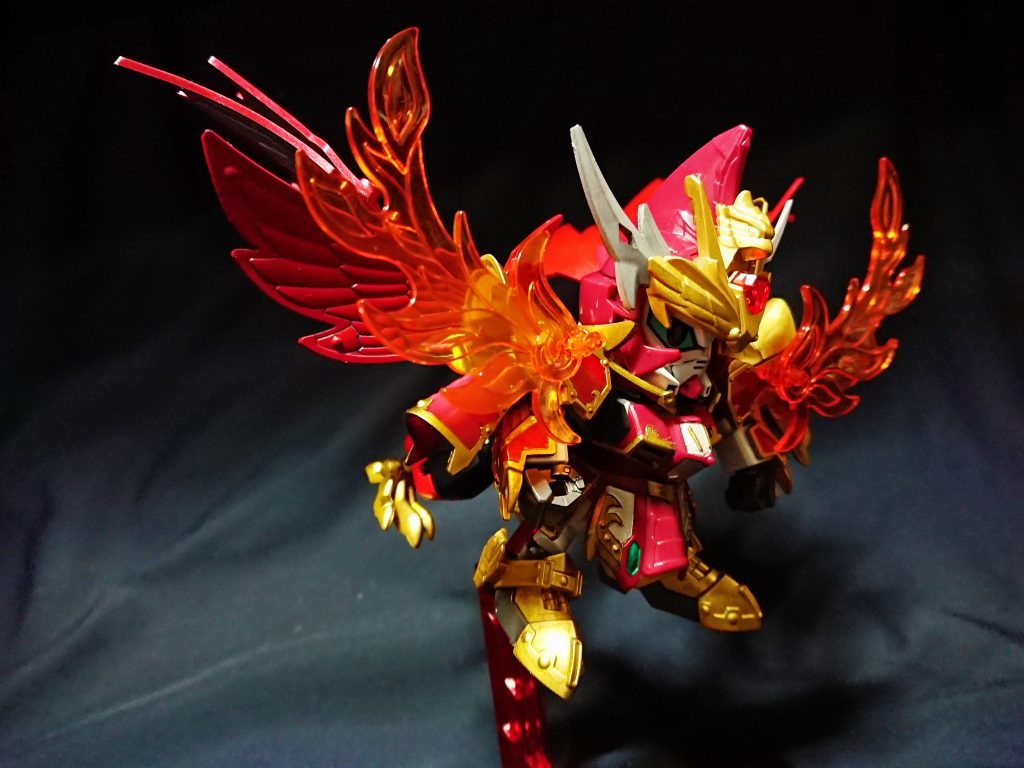 覇凰翼を後ろに取り付け高速飛翔形態になります。
見た目のバランスはこちらのほうが上です。