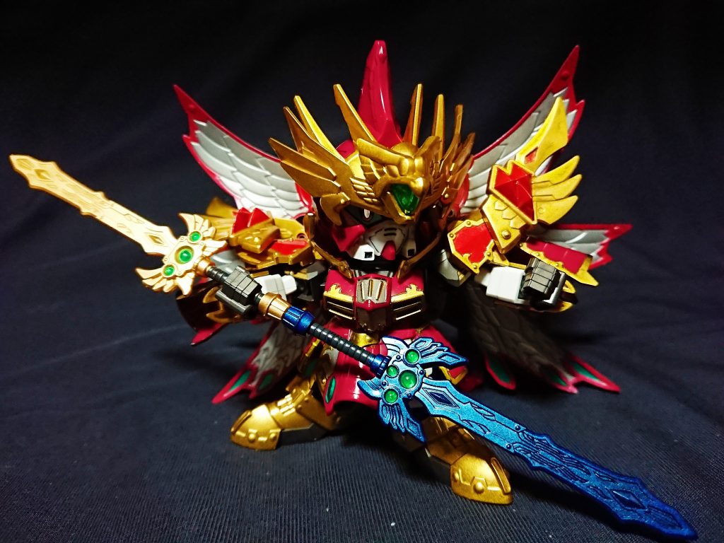 覇凰翼の色を合わせたおかげで、前から見ても赤い部分が見えるので統一感は出せたと思います。
鳳凰七星槍は何故か槍に。双刀じゃダメだったのだろうか?w