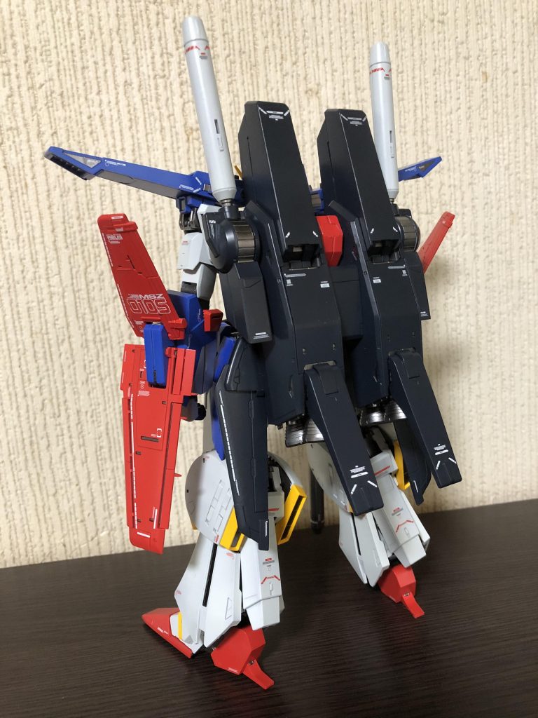 この角度では見えにくいですが、エンジンノズルはメタリック塗装です。