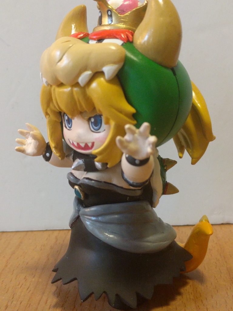 姫っぽいシルエットになるようにスカートはロングに…もう少し足が出てもよかったかな