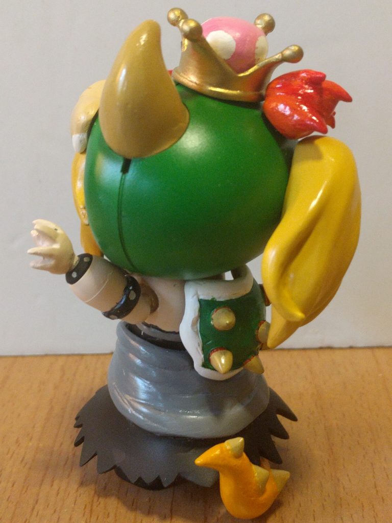 王冠・クッパの髪の毛・甲羅・しっぽはパテで作成。甲羅はプチッガイのリボンの接続部に突けてます。しっぽはプチッガイのしっぽだと重さに耐えられないのでピンバイスで穴をあけて
