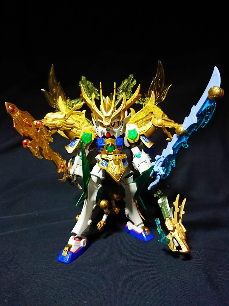 翔烈帝 蒼龍装 龍帝劉備 疑似巨神体
龍帝ユニコーンの魂の力を借り、擬似的に巨神体となった姿。
孫権、曹操と同様に劉備+神話龍輝宝のパーツの組み合わせは想定外でした。